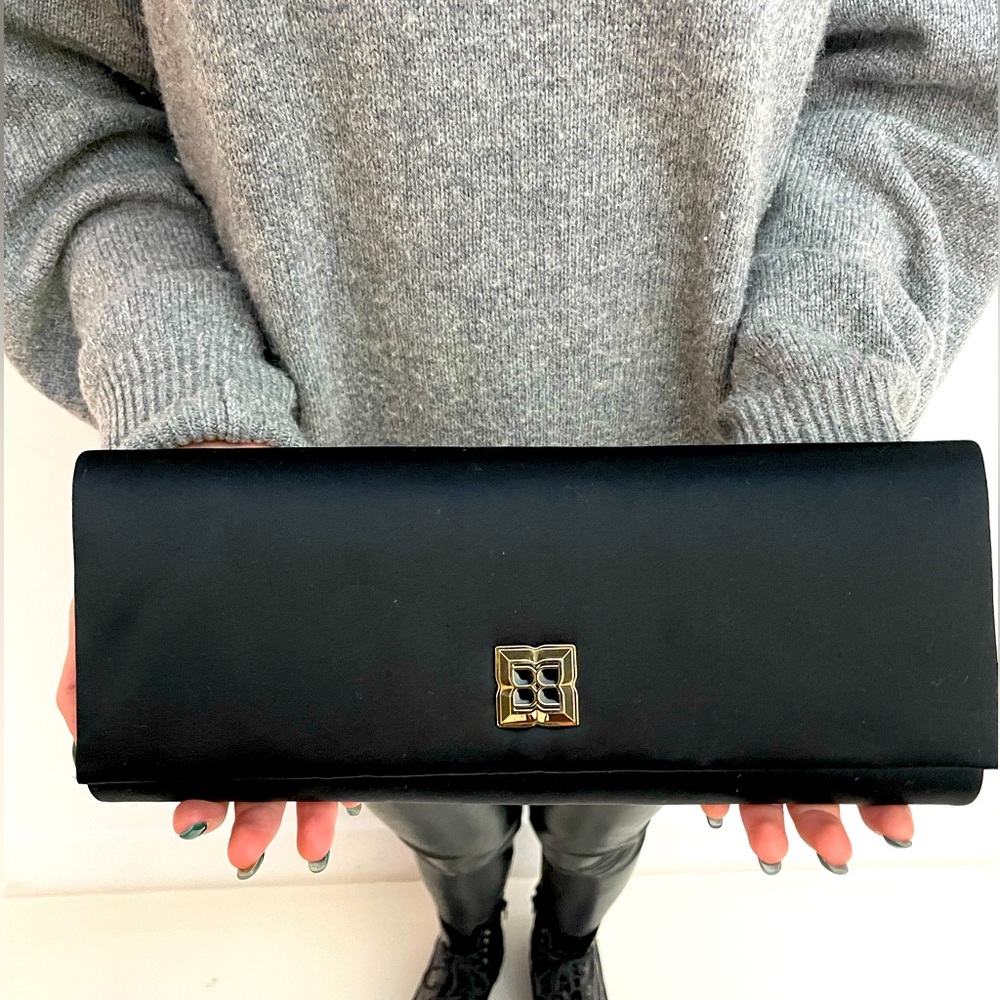 BCBG clutch